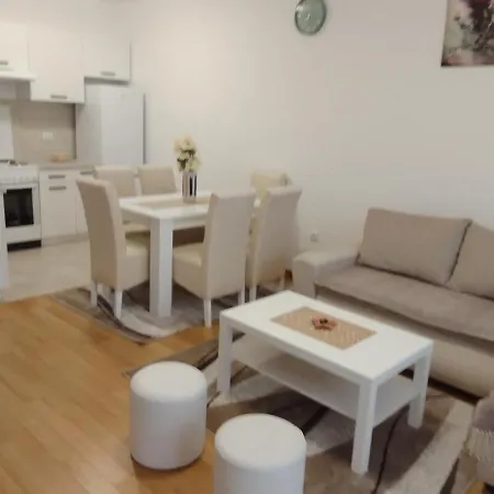 Happy Day Apartment
