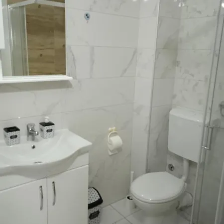 Happy Day Apartment *