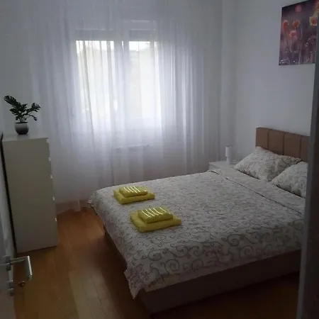 Happy Day Apartment *